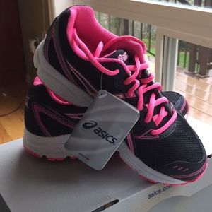 ASICS girls tennis shoes